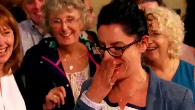 Woman Tears Up When They Tell Her How Much Old Bracelet Is Really Worth