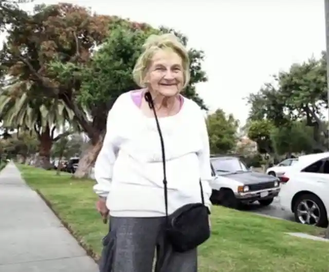 Old lady Didn’t Let Anyone See Her Home For 20 Years Until a Neighbor Peeked In