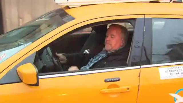 Cab Driver Saves Elderly Woman From Getting Scammed But Doesn’t Stop There