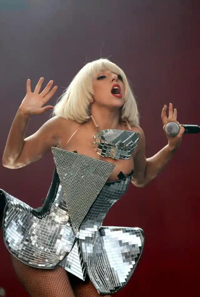 Lady Gaga Throws Up at a Barcelona Concert