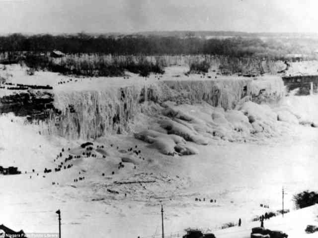 17. Niagara Falls during the great freeze in the winter of 1911.