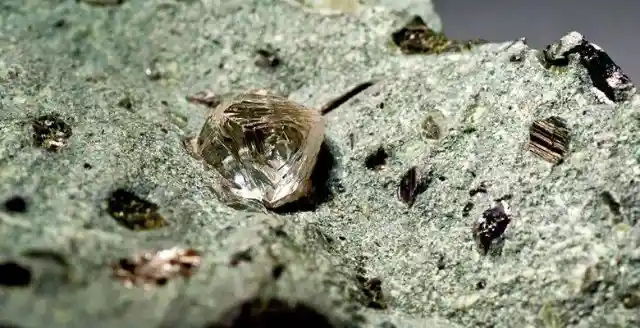 Geologist Found A Massive Stash of Diamonds Hiding Just Right Under Our Feet