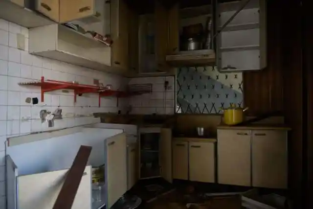 Police Were Stunned When They Discovered What Caused the Stench In This Abandoned House