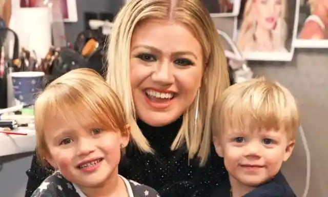 Kelly Clarkson Shares Truth About Brandon Blackstock