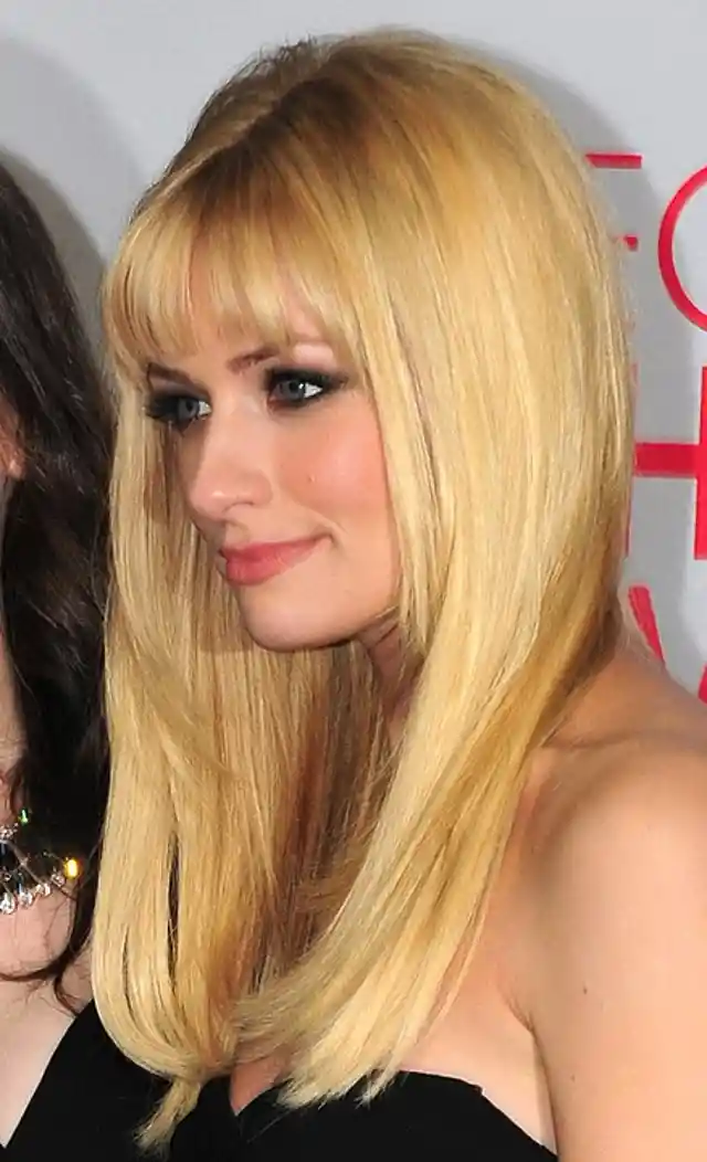 Beth Behrs (Nell)