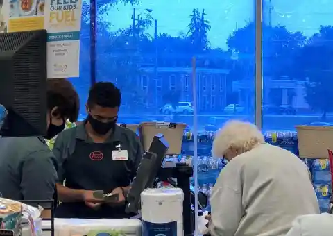 Teen Bagger At Grocery Store Becomes Instantly Famous For His Response To Elderly Woman's Muddle