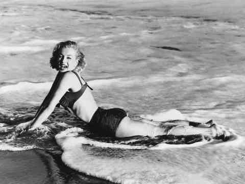 50 Vintage Photos of Celebrities at the Beach