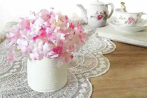 Using Table Doilies