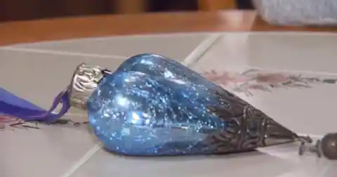 Woman Flips After She Found A Powder Inside The $2 Ornament She Brought From A Thrift Store