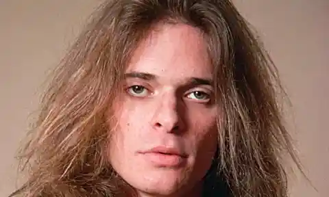 Is this David Lee Roth or Bruce Dickinson?