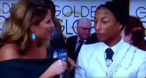 26 Awkward Red Carpet Encounters That Will Make You Uncomfortable