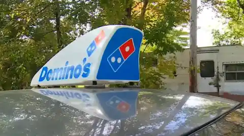 Pizza Delivery Driver Made A Shocking Discovery After Delivering Pizza To A Man's House!