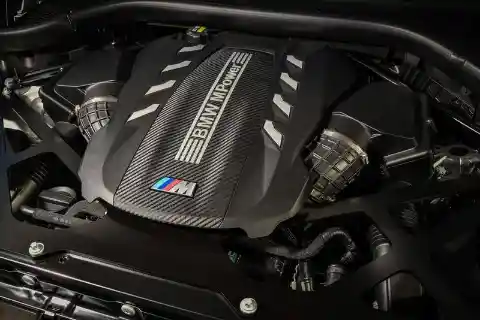 What's the difference between a V8 and a V6?