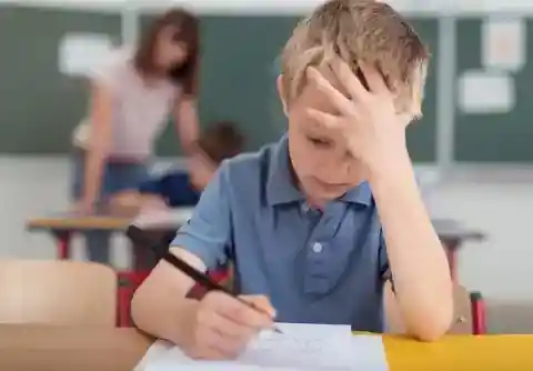 Teacher Writes Note On Boy’s Homework, Has No Idea Who Dad Is