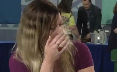Woman Tears Up When They Tell Her What Grandma’s Painting Is Really Worth
