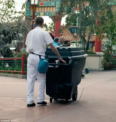 Der entlassene Disney-Mitarbeiter verrät, woran er wirklich gerne arbeitet "Der magischste Ort der Welt"