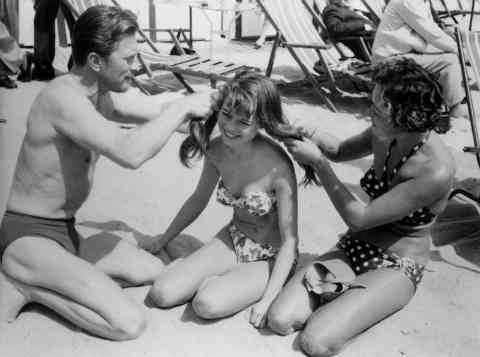 50 Vintage Photos of Celebrities at the Beach