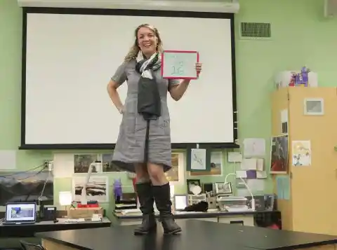 Neue Lehrerin geht viral nachdem Leute ihr Kleid bemerken