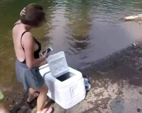 Group Of Friends Find Cooler Floating In The Lake, But What They Found Inside Made Them Jump Back