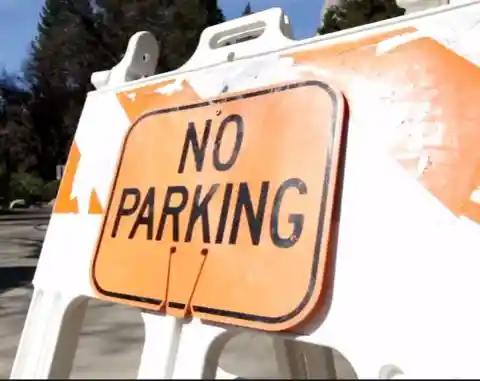 Construction Worker Sick Of Mom Blocking His Truck Puts His Skills To Work