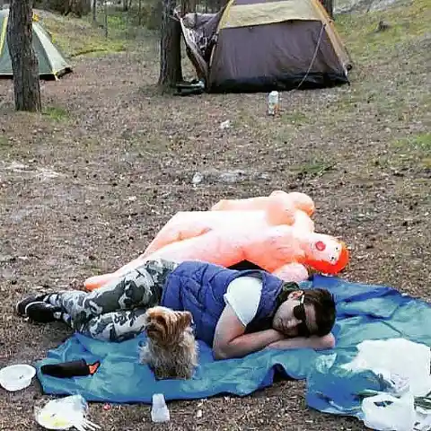 La gente solitaria quiere acampar también
