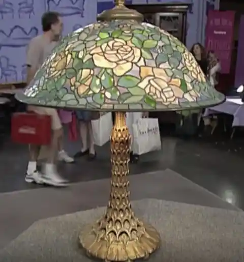 Two Sisters Bring Late Mother's Lamp To Appraiser, Discover Its Real Worth