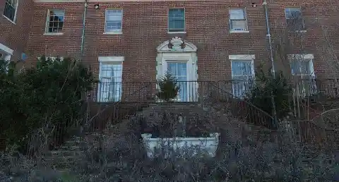 Take A Look Inside This New York Mansion That’s Been Abandoned For Nearly 50 Years