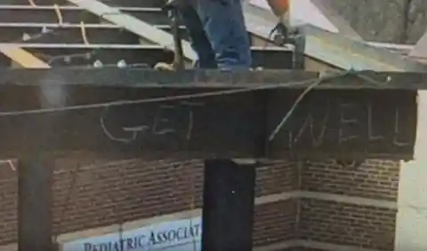 Ironworker Sees Sign In Window, Reads It And Cries