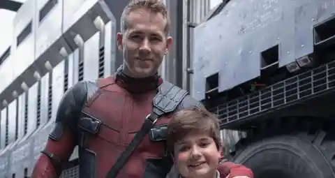 Ryan Reynolds Visits Fan In “Deadpool” Costume