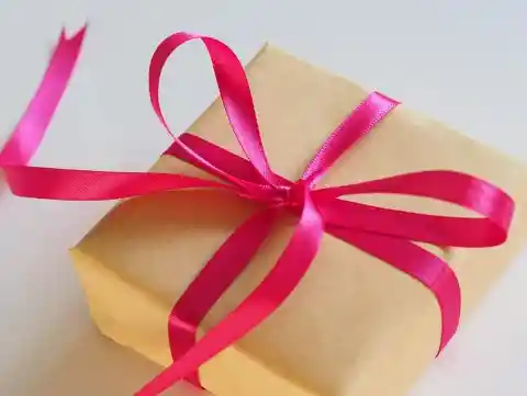 Girl Receives A Strange Gift From Her Grandfather That Makes Her Question His Intentions