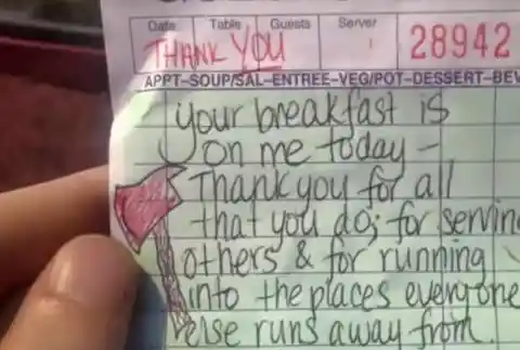 Waitress Spots 2 Firefighters Walk In, Writes A Note On Bill That Makes Them Take Immediate Action