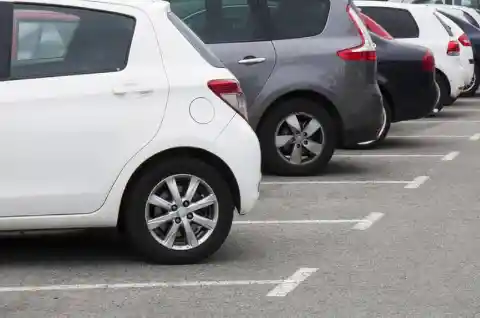 Girls Steal Man’s Parking Spot, Then His Epic Revenge Story Goes Viral