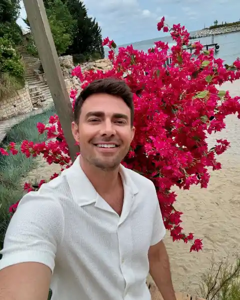  Jonathan Bennett