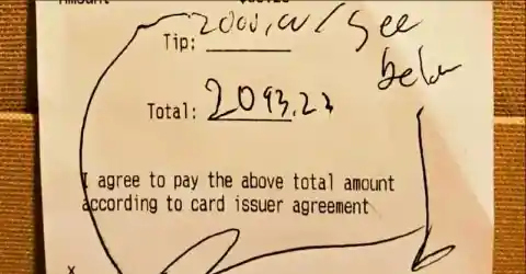 Customers Ask To Settle Bill In Private, Then Server Sees Check And Realizes Why