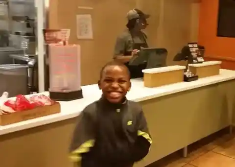 Soldier Makes A Bold Move In A Taco Bell After Two Strangers Walk In