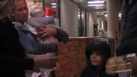 She Sees A Pregnant Beggar, But Then Realizes Something Is Off