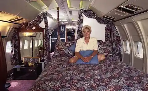 Woman Buys Boeing 727, Converts It Into This