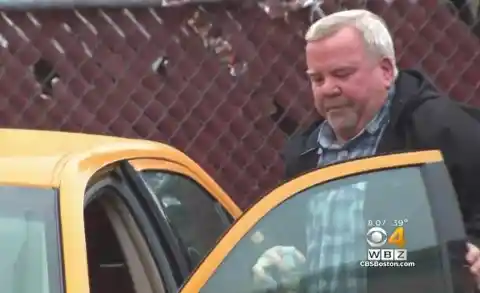 Cab Driver Saves Elderly Woman From Getting Scammed But Doesn’t Stop There