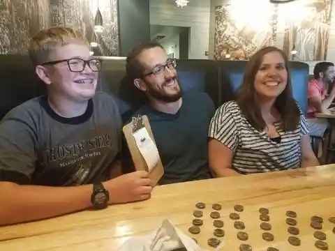 Waitress Mocks Boy For Paying In Quarters, Has No Idea The Internet Is Listening