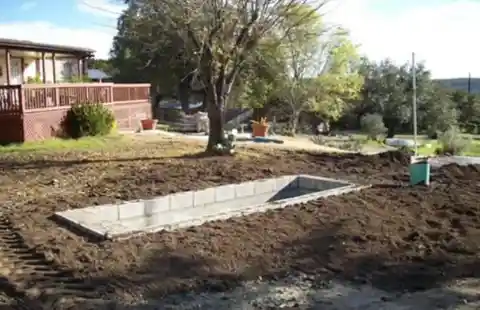 This Guy Dug A Huge Hole In His Backyard And Now His Neighbors Are Insanely Jealous...